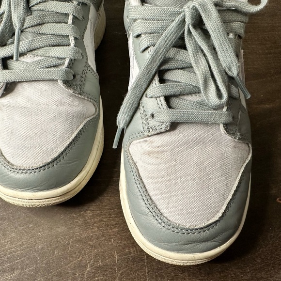 Nike Men’s Mica Green Dunks - Picture 7 of 8